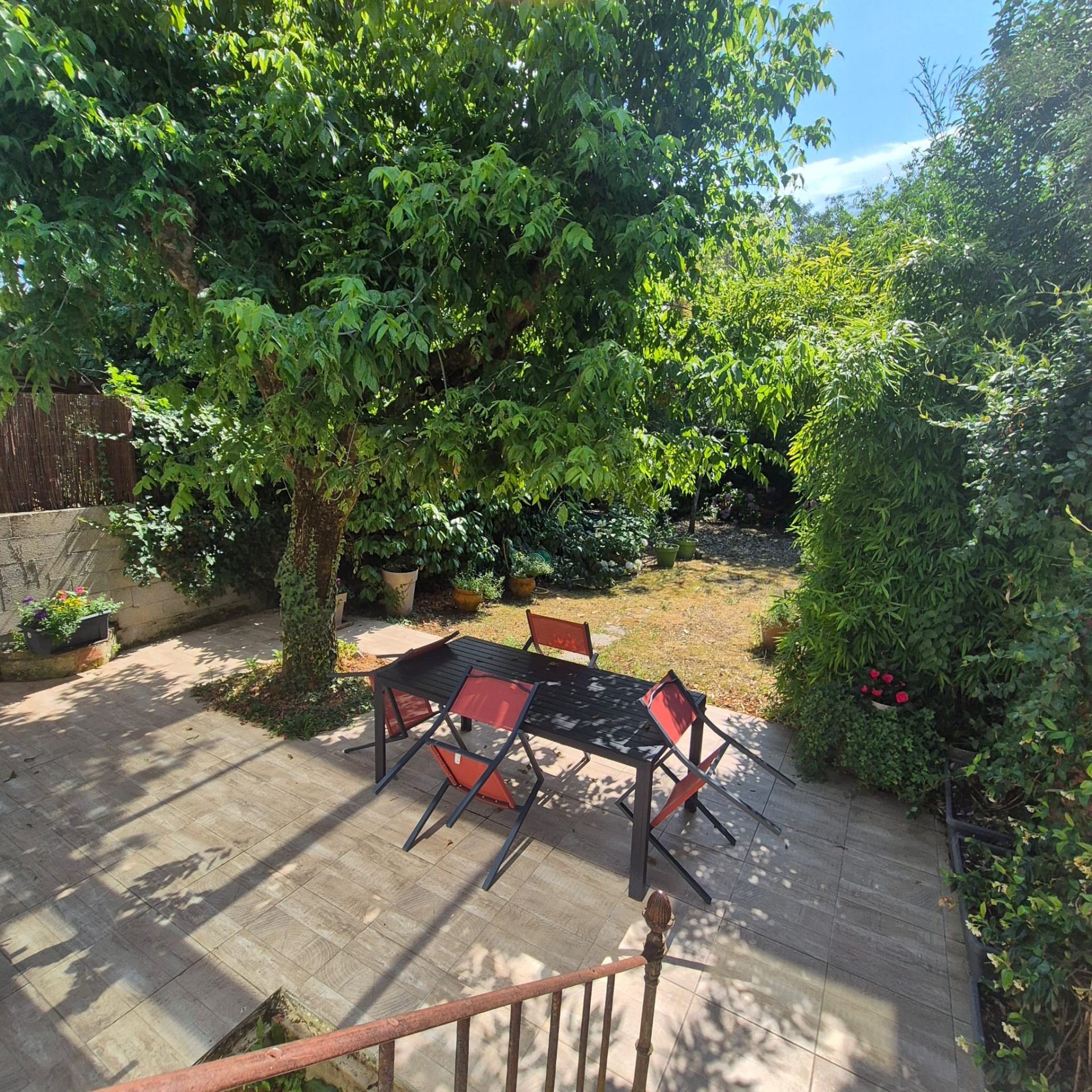 MAISON 180 m2- CAVE XXL -JARDIN 180 m2 SUD/ EST - PLACE DE P
