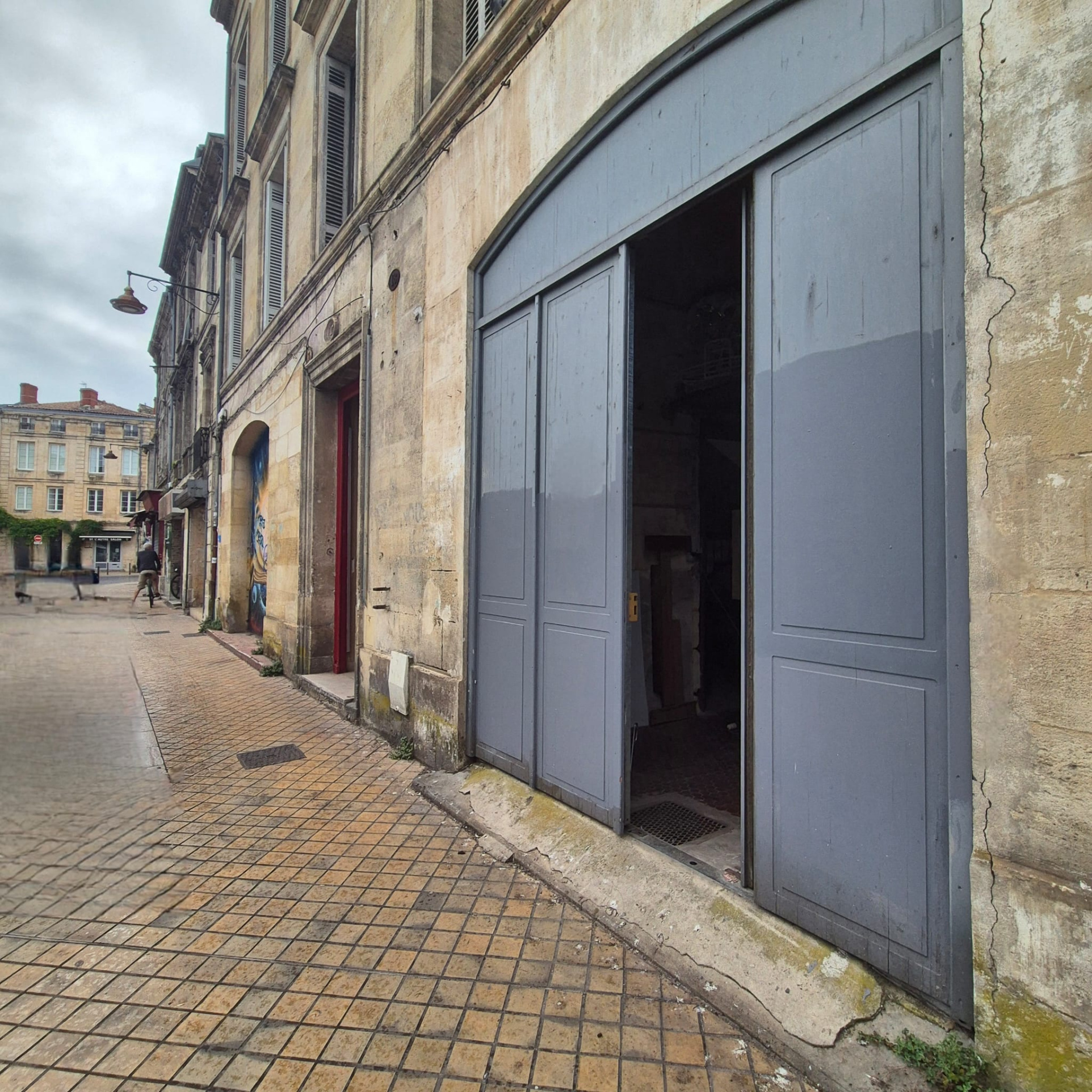 LOCAL PROFESSIONNEL 112 M2 BORDEAUX