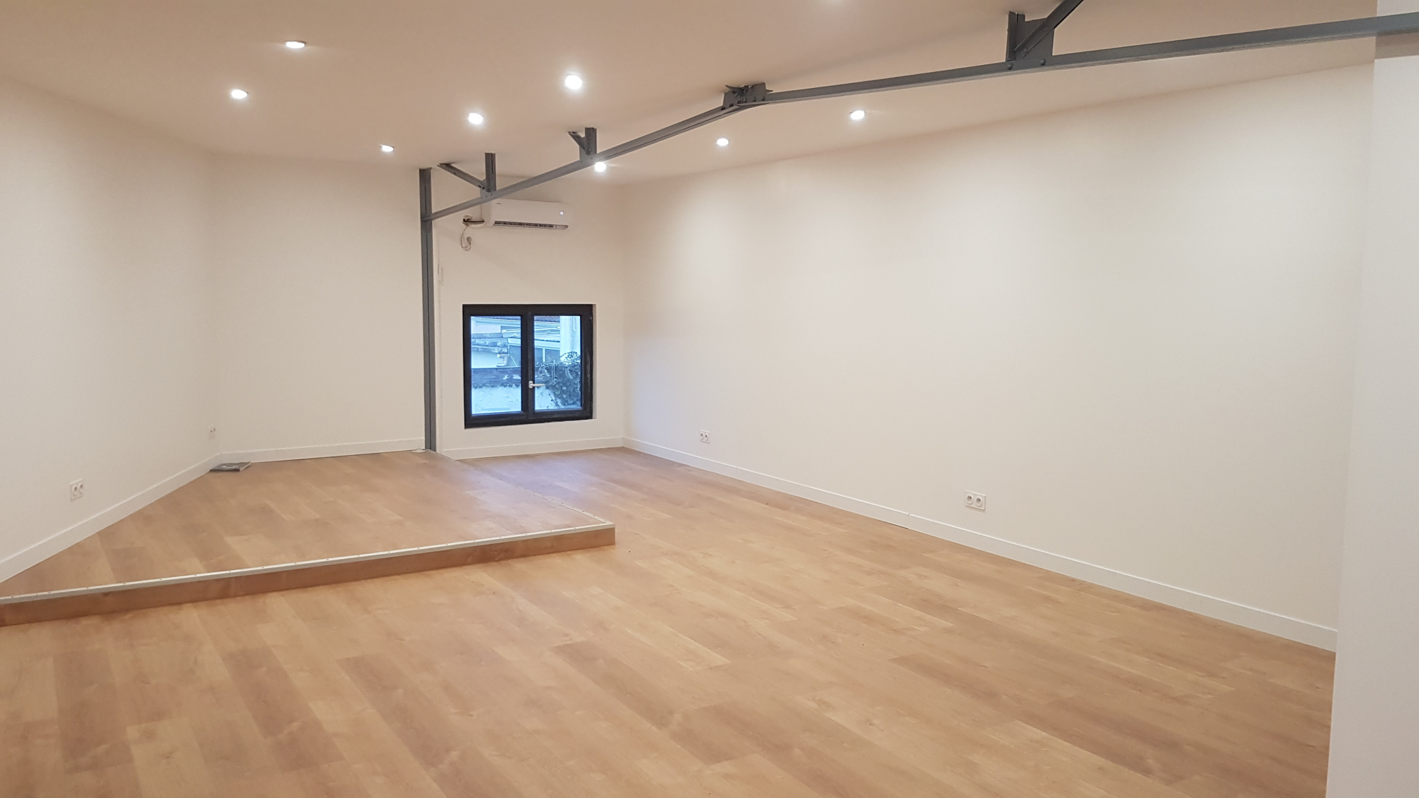 LOCAL D'ACTIVITÉ 300 M2 - VILLENAVE D'ORNON - TERRAIN 500 m2