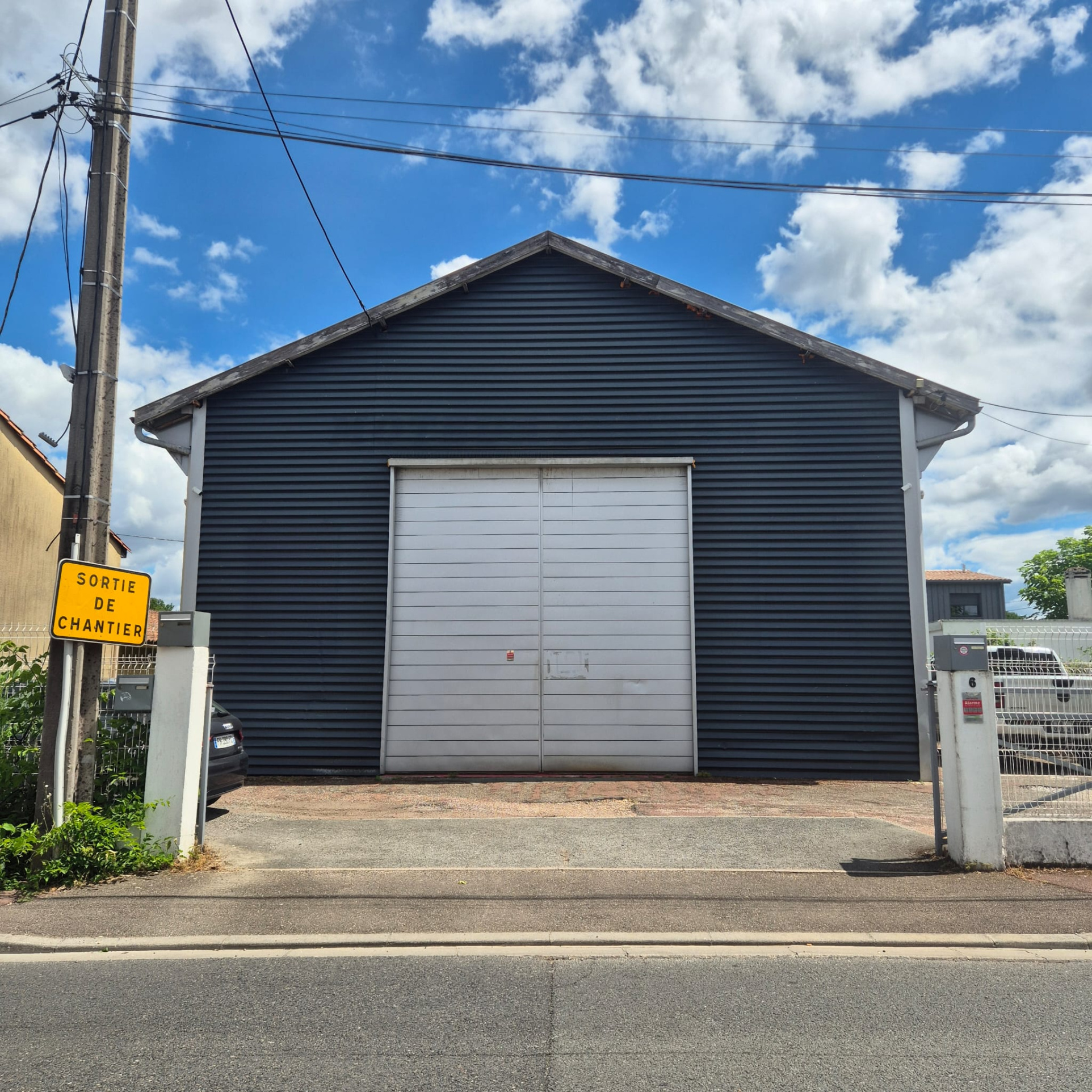LOCAL D'ACTIVITÉ 300 M2 - VILLENAVE D'ORNON - TERRAIN 500 m2