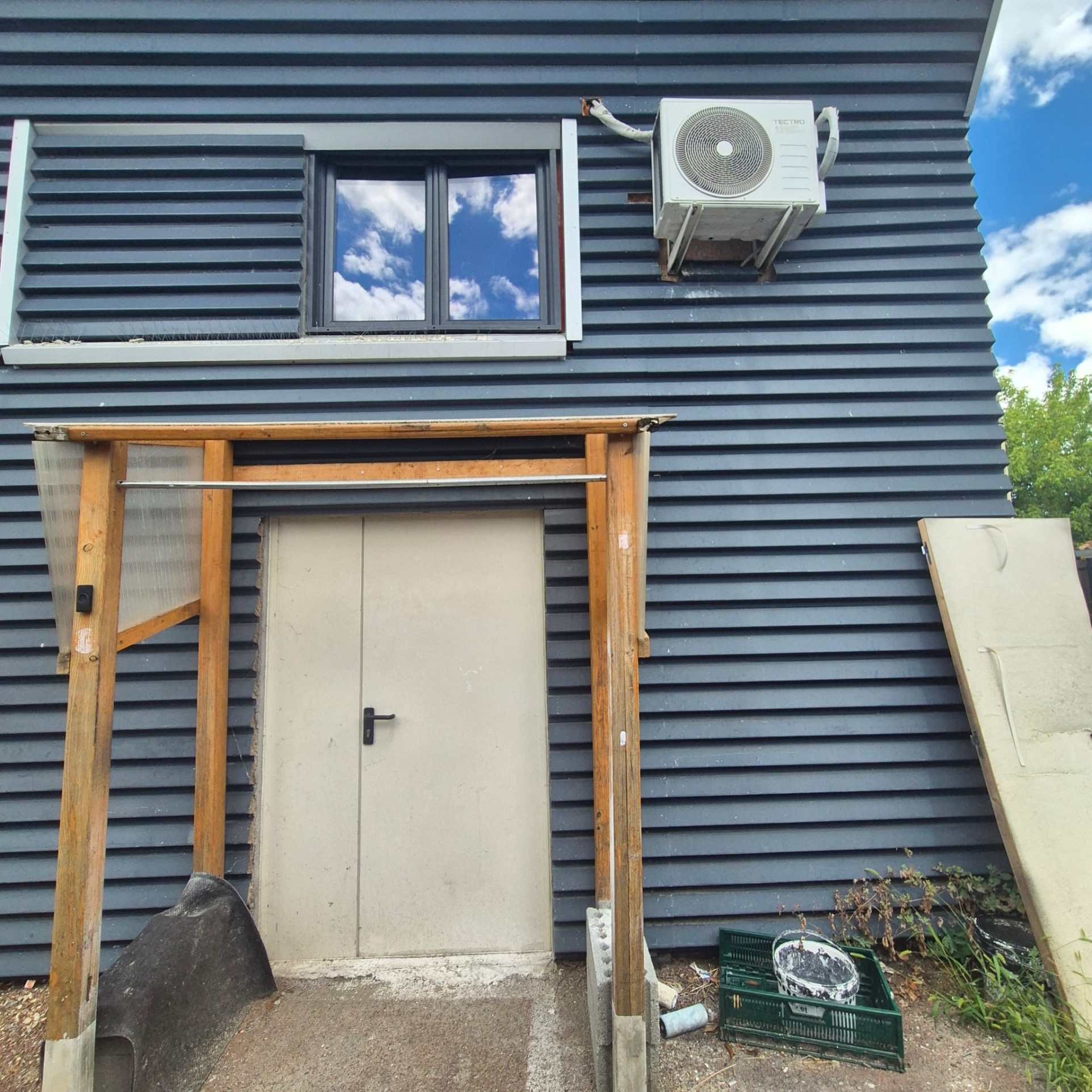 LOCAL D'ACTIVITÉ 300 M2 - VILLENAVE D'ORNON - TERRAIN 500 m2