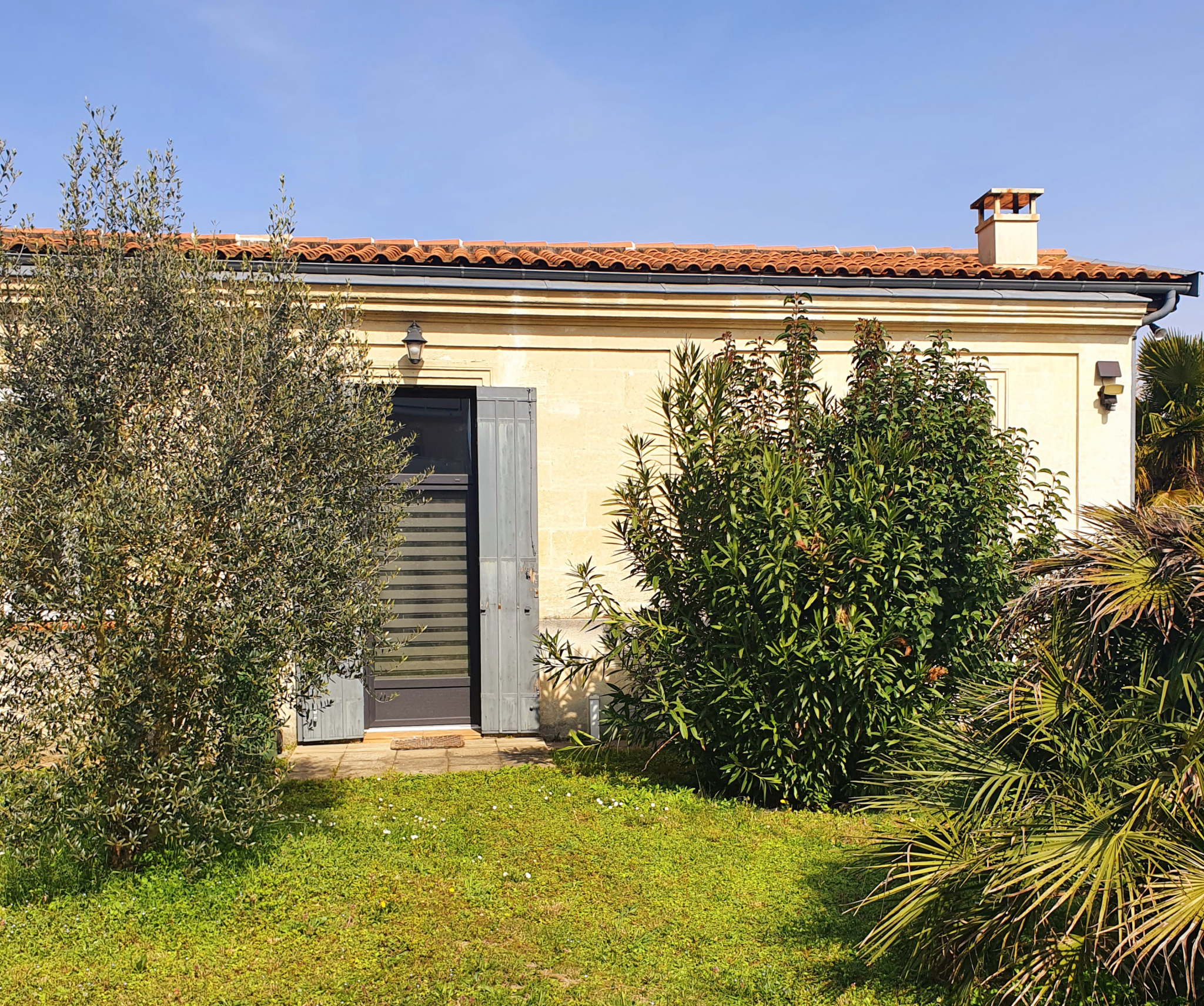 MAISON EN PIERRES DE PLAIN-PIED NON-MITOYENNE PONT DE LA MAY