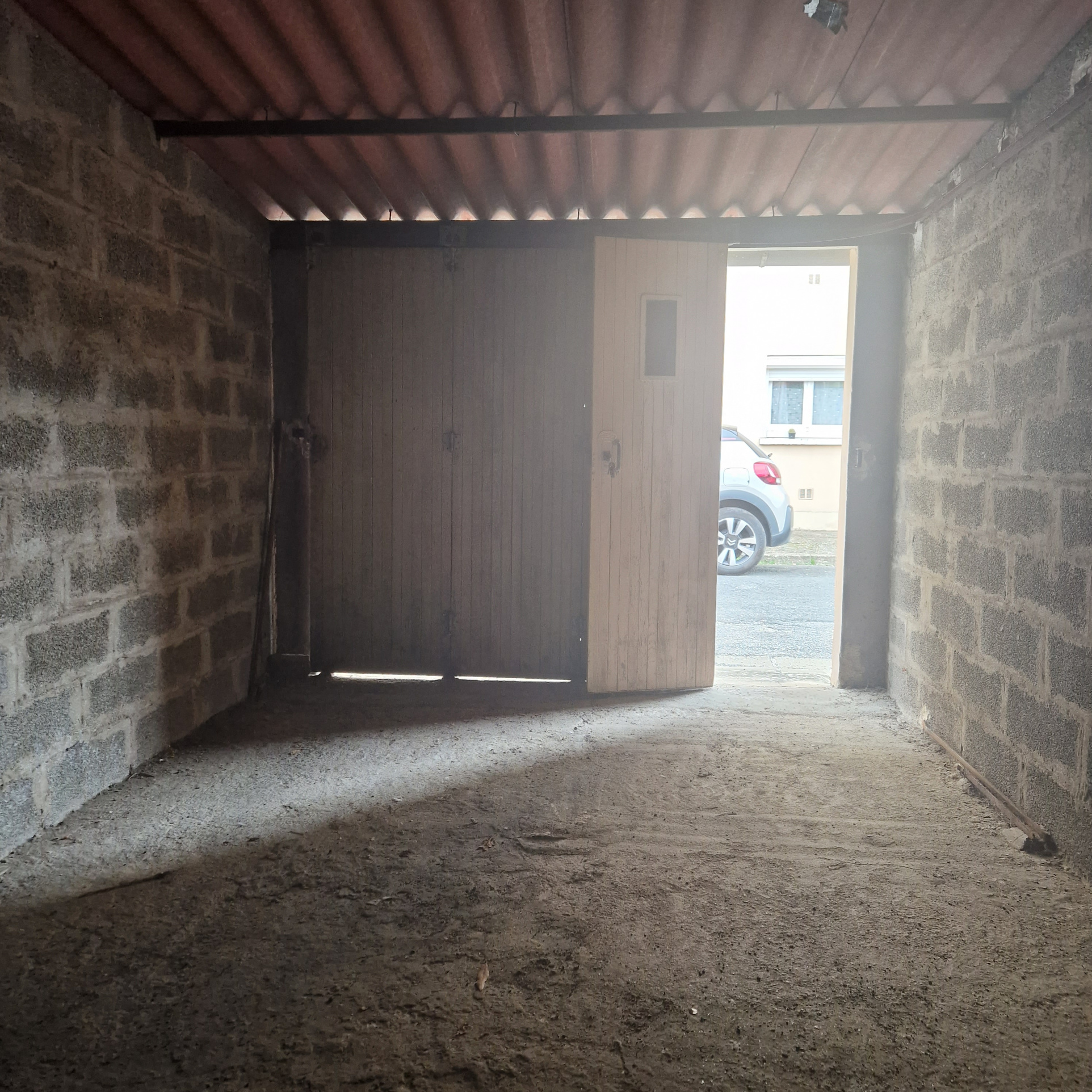 GARAGE 16 M2 BEGLES