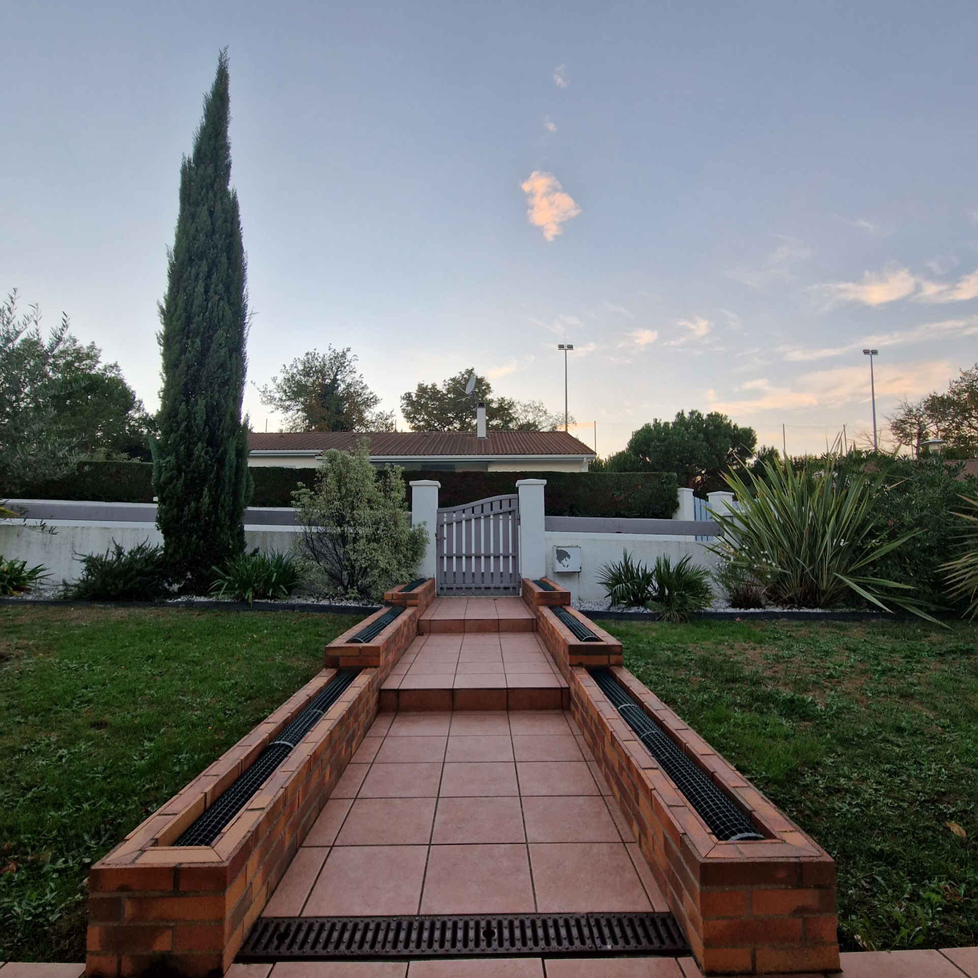 MAISON 132 M2 SALLEBOEUF AVEC PISCINE