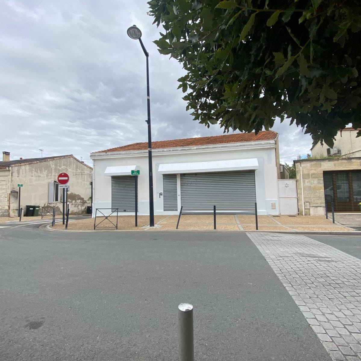 MURS COMMERCIAUX 140 M2 CENON