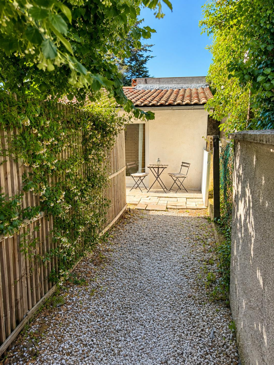 A LOUER STUDIO INDEPENDANT TALENCE