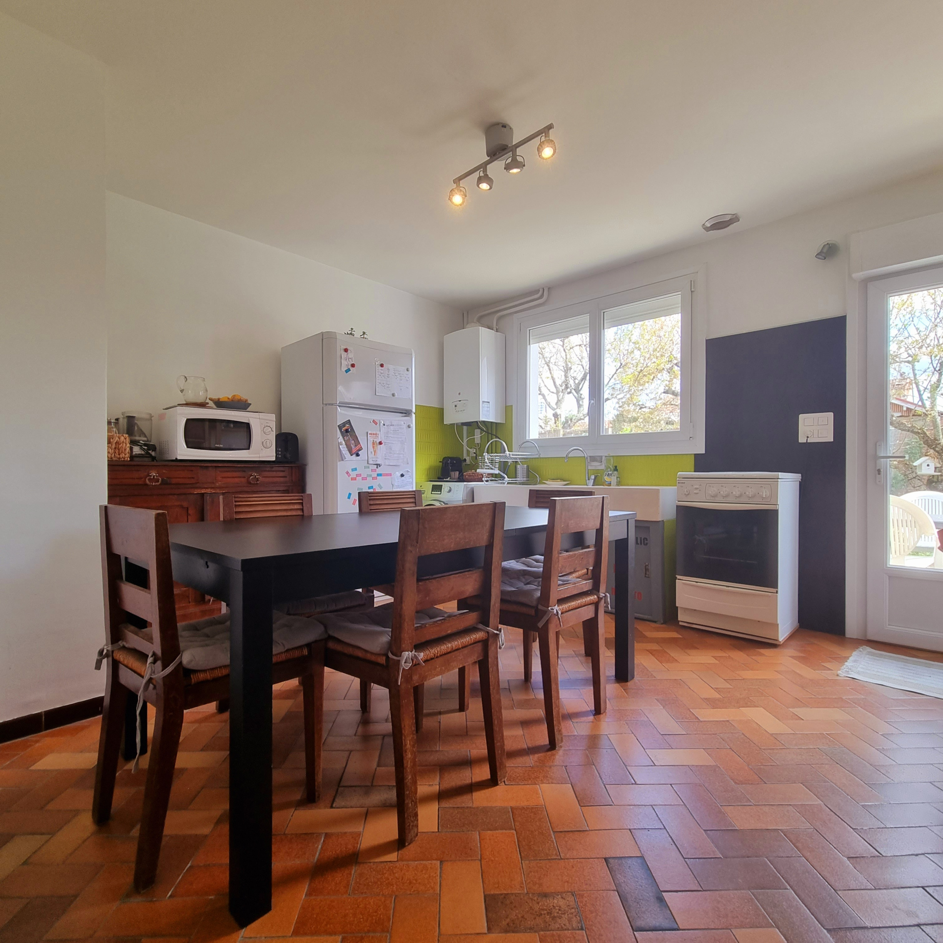 MAISON 4 PIECES PLAIN-PIED JARDIN ET GARAGE BEGLES BERTHELOT